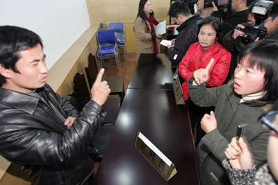 聾啞人打官司咋開庭? 高新區法院花錢請倆&ldquo;手語翻譯&rdquo;